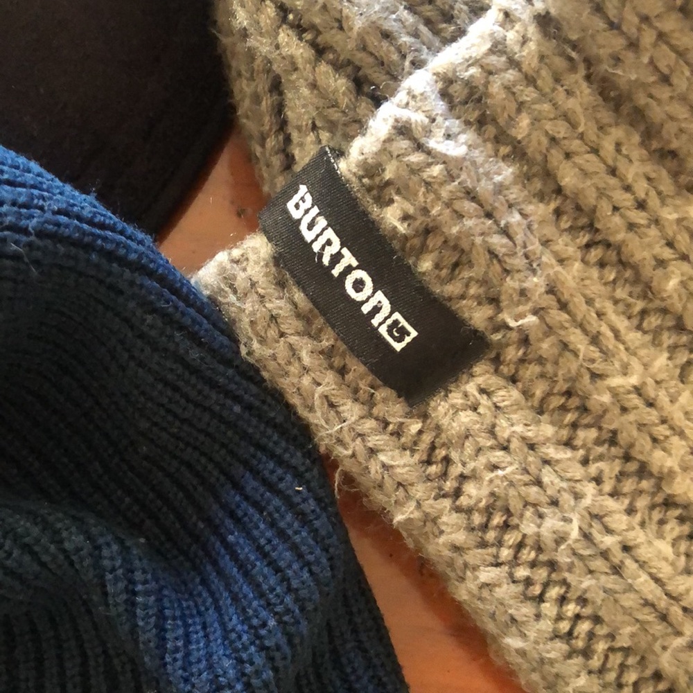 3 WINTER HATS 1 GRAY BURTON, 1 NAVY WIGWAM, 1 LANDS END BLACK FLEECE W/EARFLAPS - Picture 2 of 5